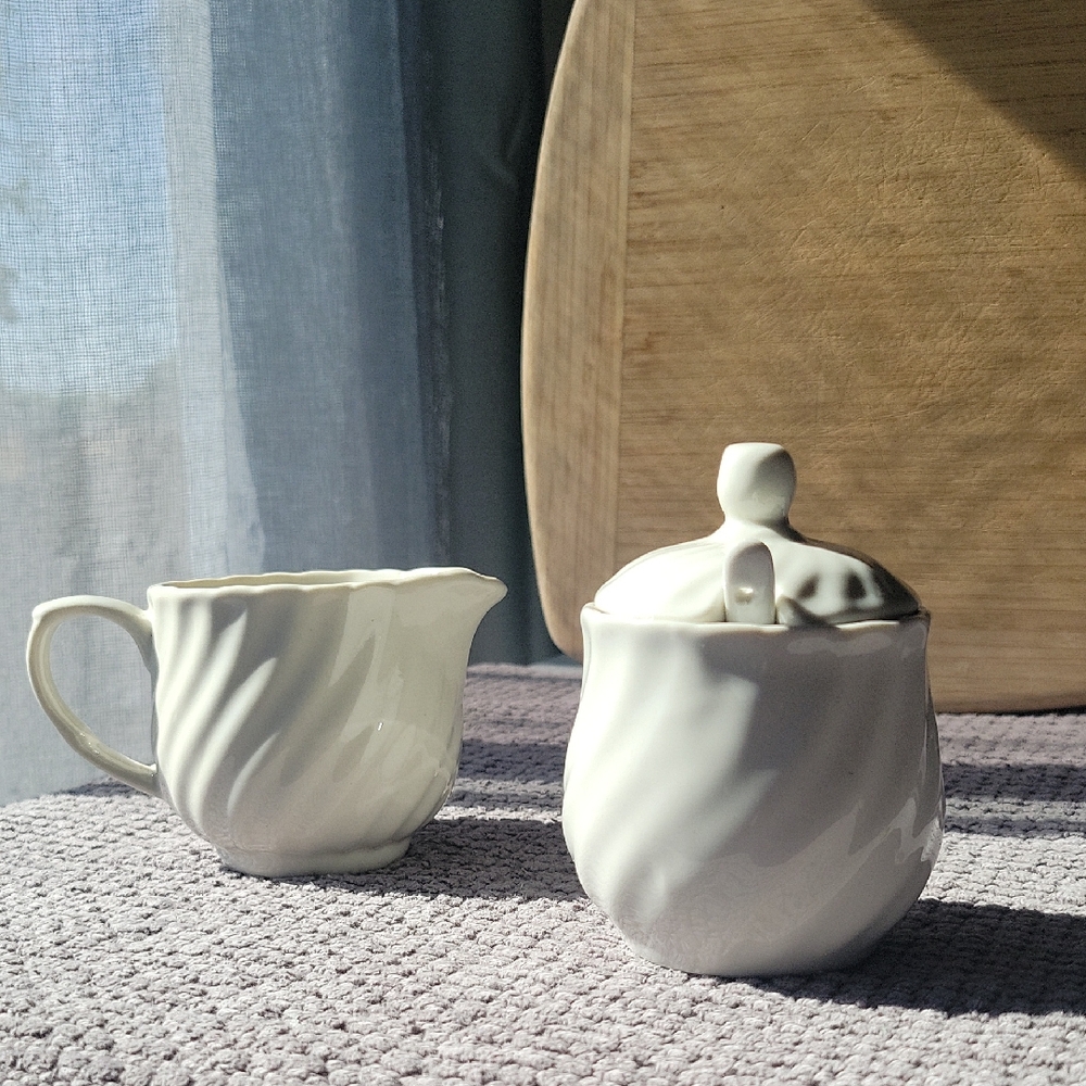 White Swirl Ceramic Sugar and Creamer Set